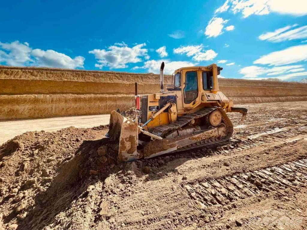 CAT D 5 H Buldožeri gusjeničari