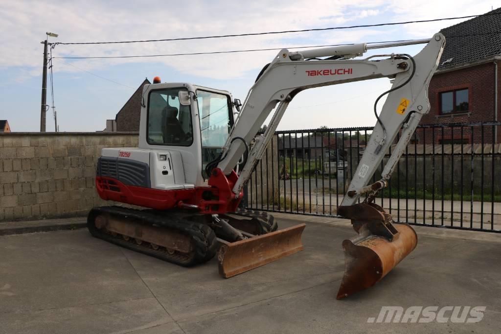 Takeuchi TB 250 Mini bageri <7t