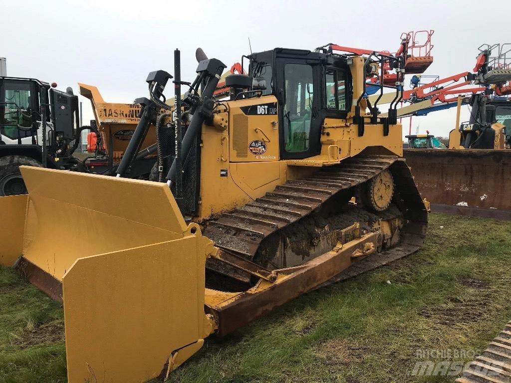 CAT D 6 T LGP D6T Buldožeri gusjeničari