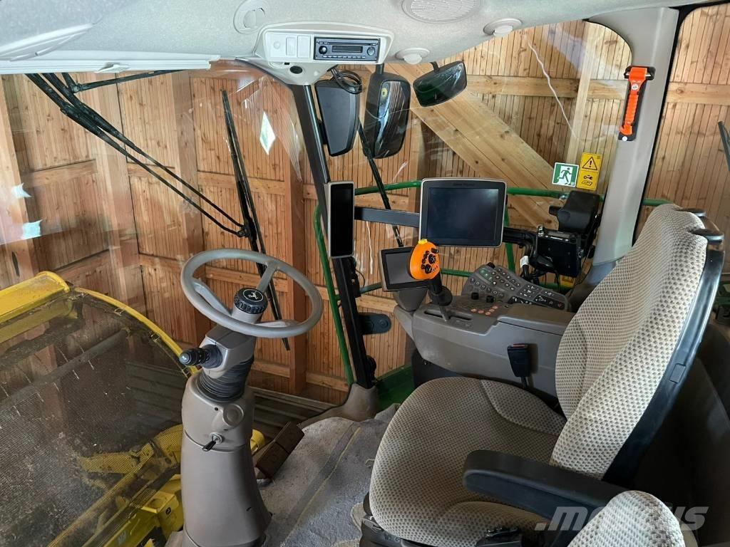 John Deere 8300 Strojevi za krmu na vlastiti pogon