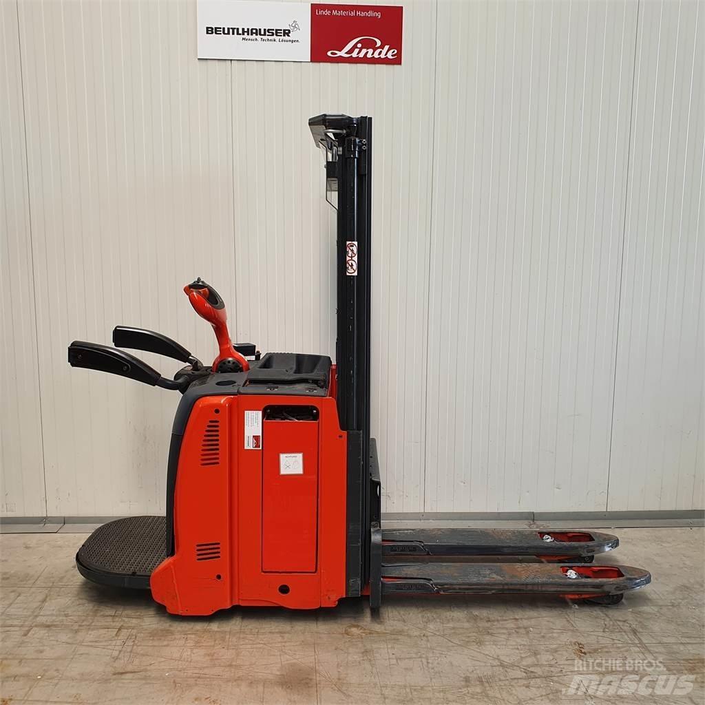 Linde D12AP Ručni električni viličar
