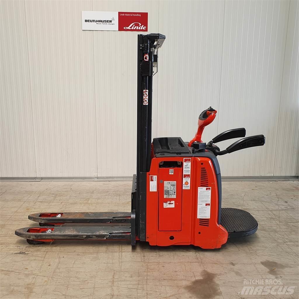 Linde D12AP Ručni električni viličar