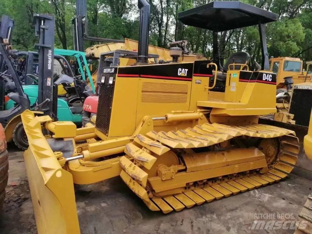 CAT D 4 C Buldožeri gusjeničari