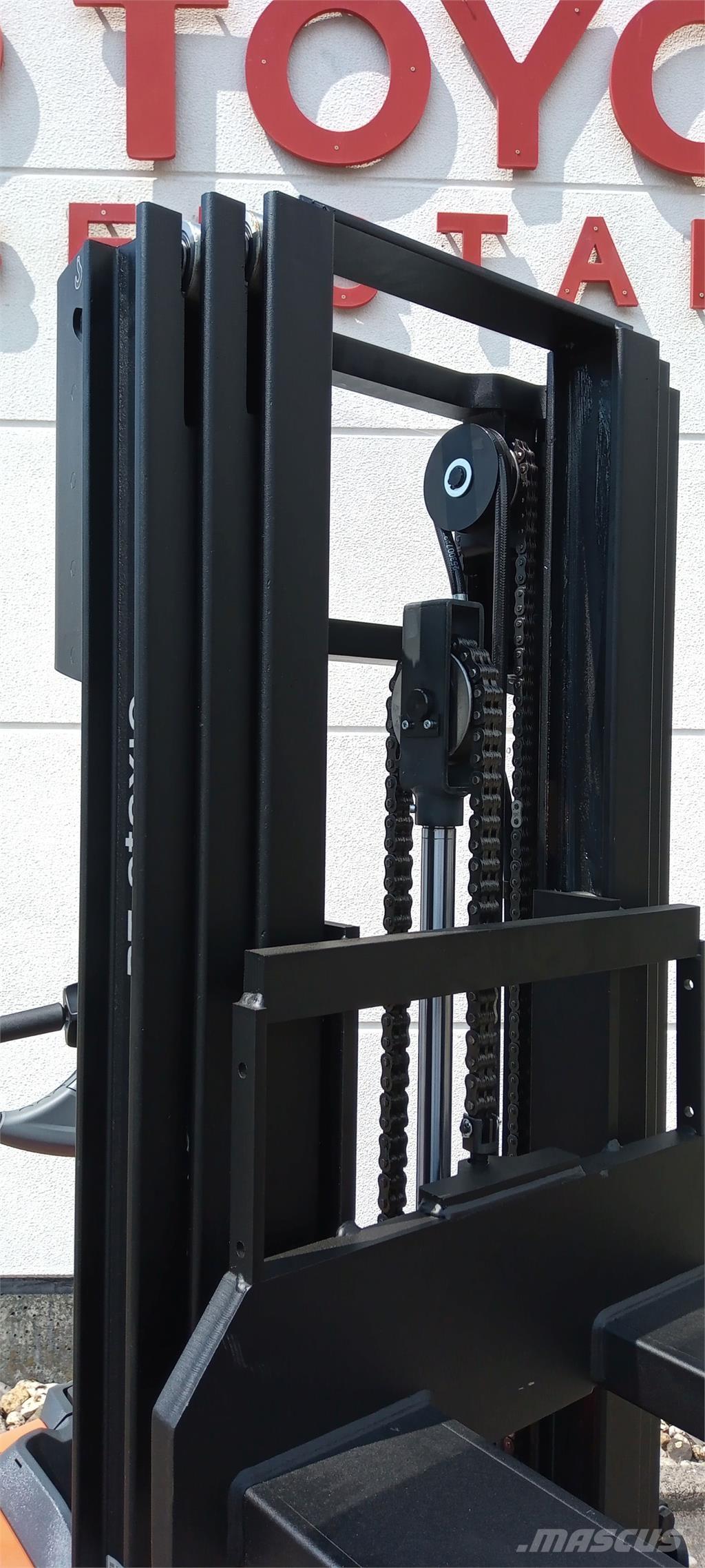 Toyota SWE120L Samopogonski ručni viličari