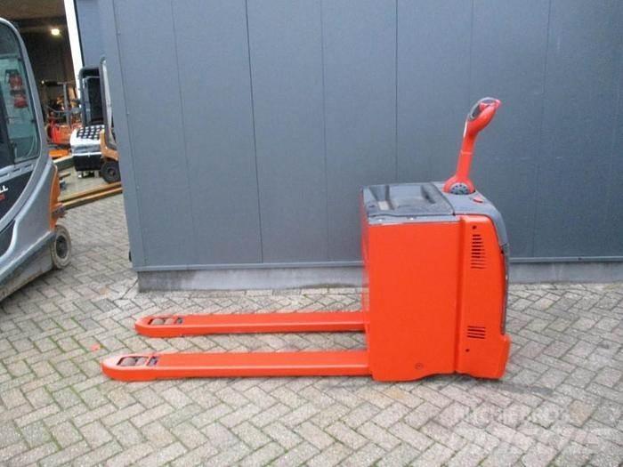 Linde T30 Nisko podizni električni viličar