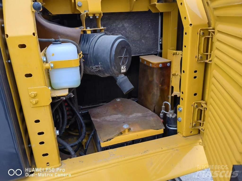 Komatsu PC130 Bageri gusjeničari