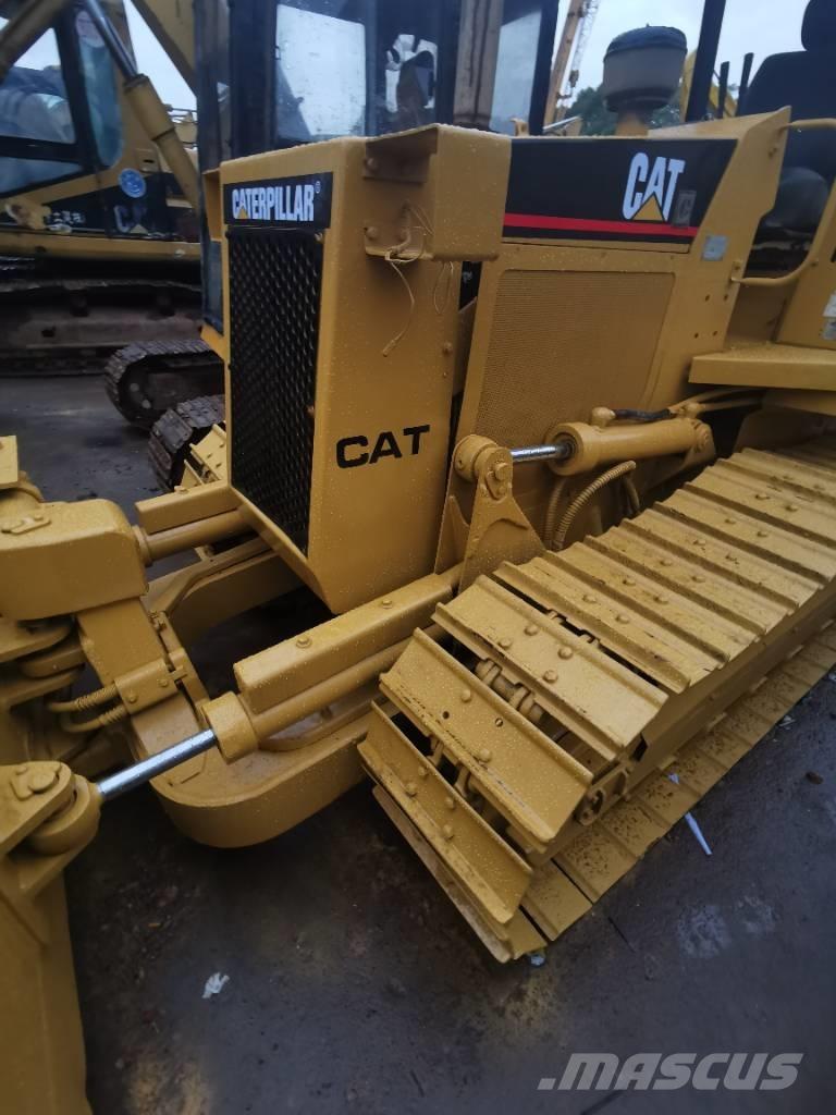 CAT D3C Buldožeri gusjeničari