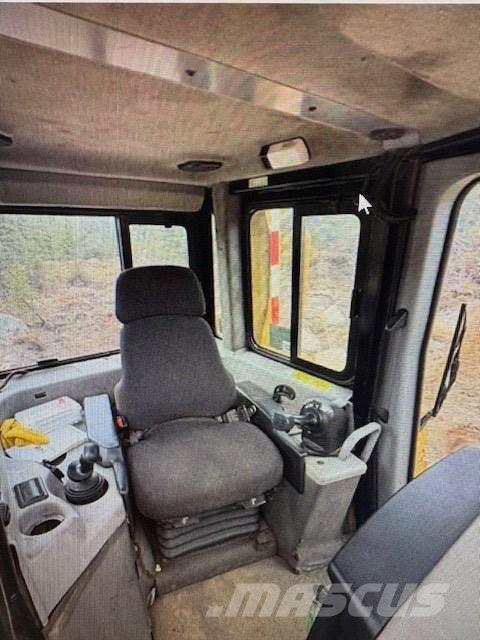 CAT D 6 T Buldožeri gusjeničari