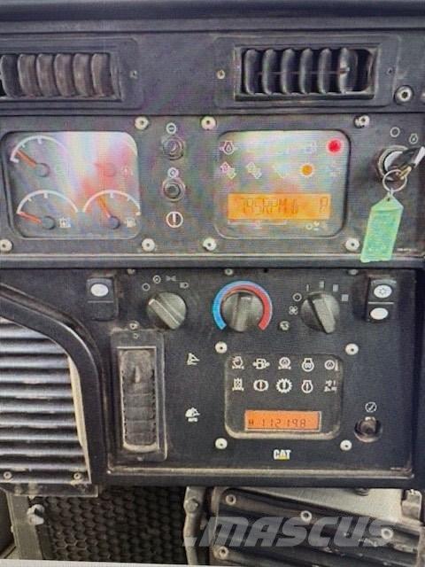 CAT D 6 T Buldožeri gusjeničari