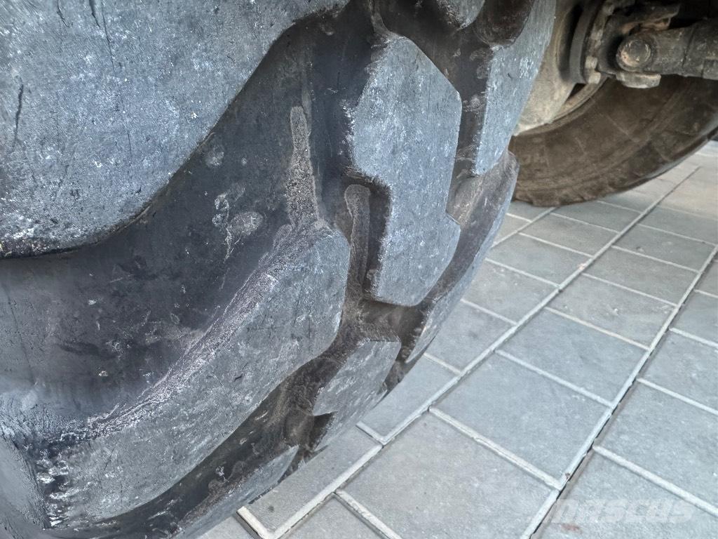 Liebherr L 506 Utovarivači na kotačima