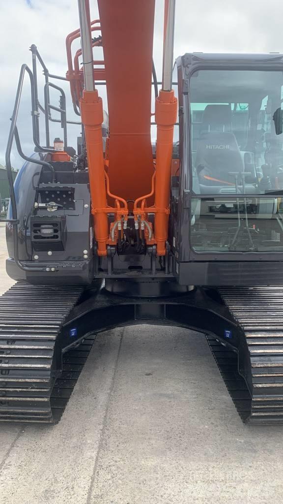 Hitachi ZX 135 US-6 Bageri gusjeničari