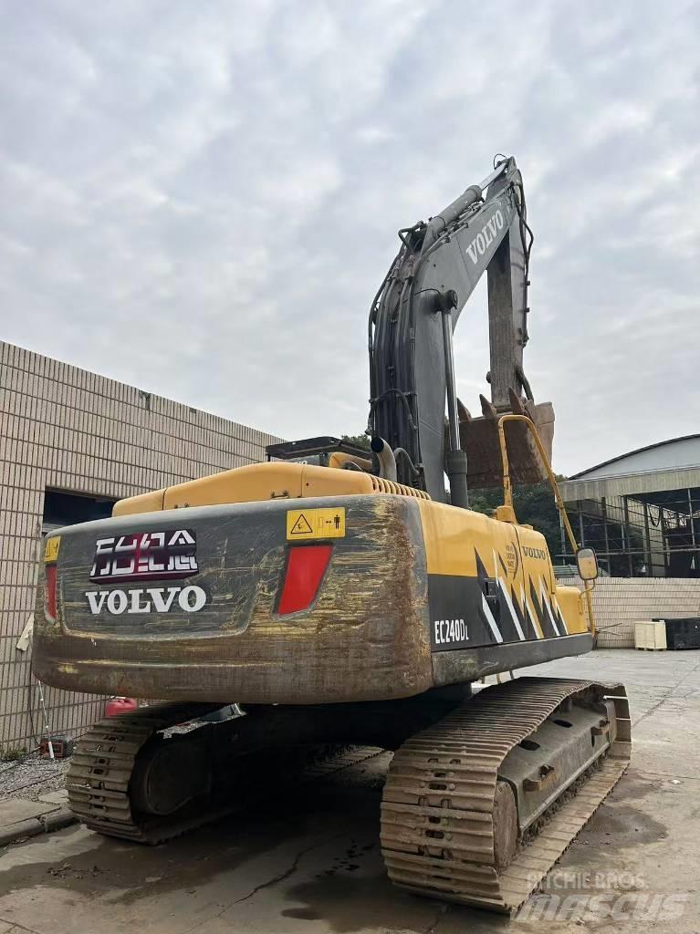 Volvo 240DL Bageri gusjeničari