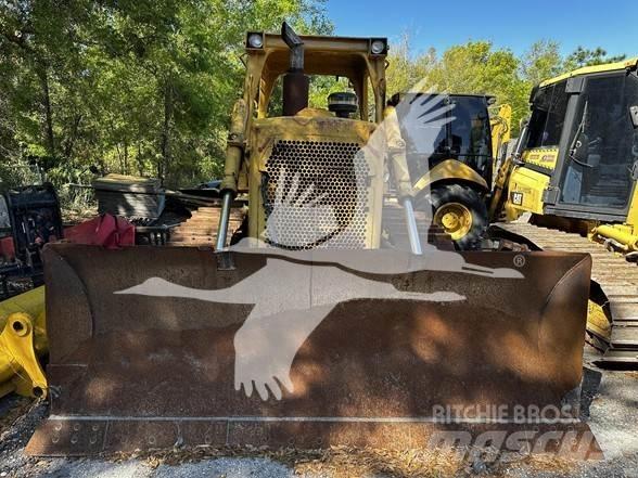 CAT D6D Buldožeri gusjeničari