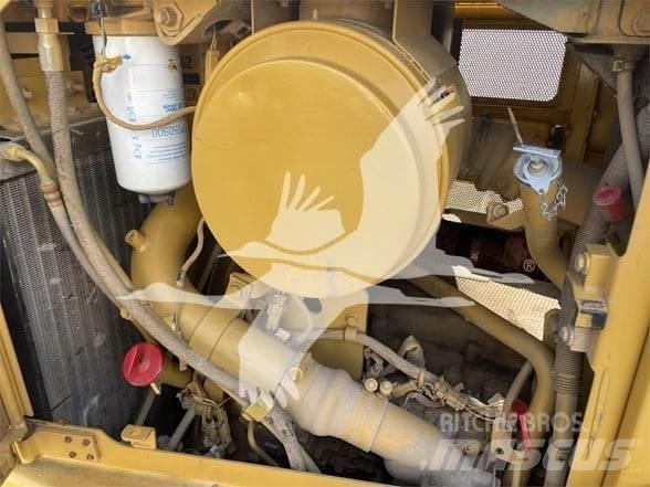 CAT D6R Buldožeri gusjeničari