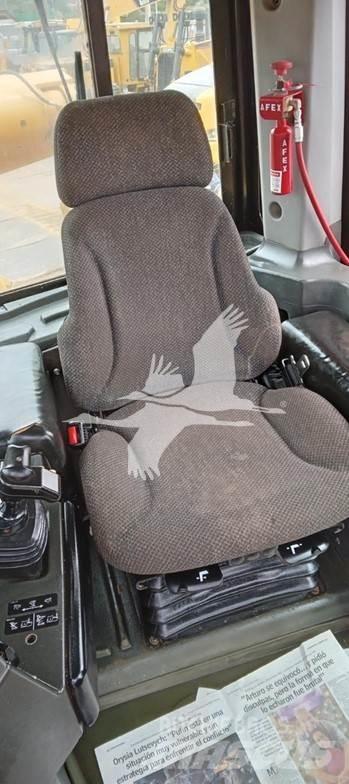 CAT D8T Buldožeri gusjeničari