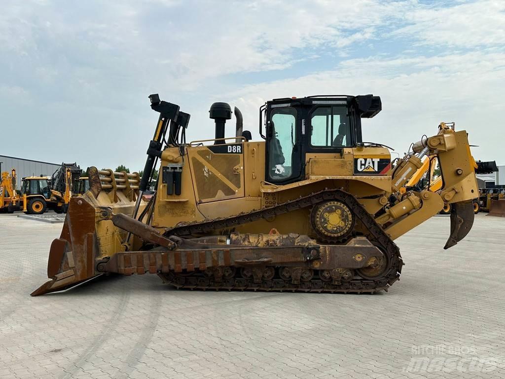 CAT D8R Buldožeri gusjeničari