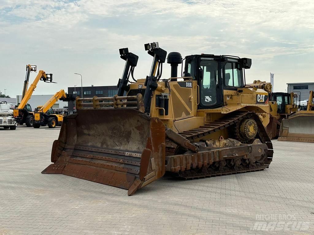 CAT D8R Buldožeri gusjeničari