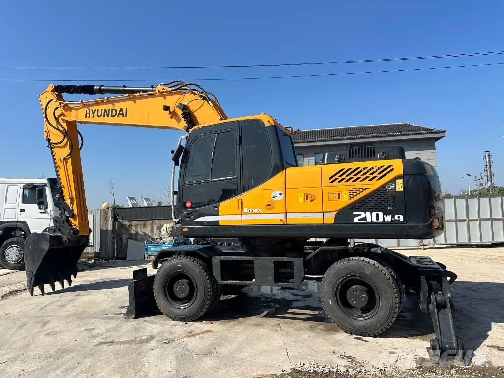 Hyundai R210W-9 Bageri na kotačima