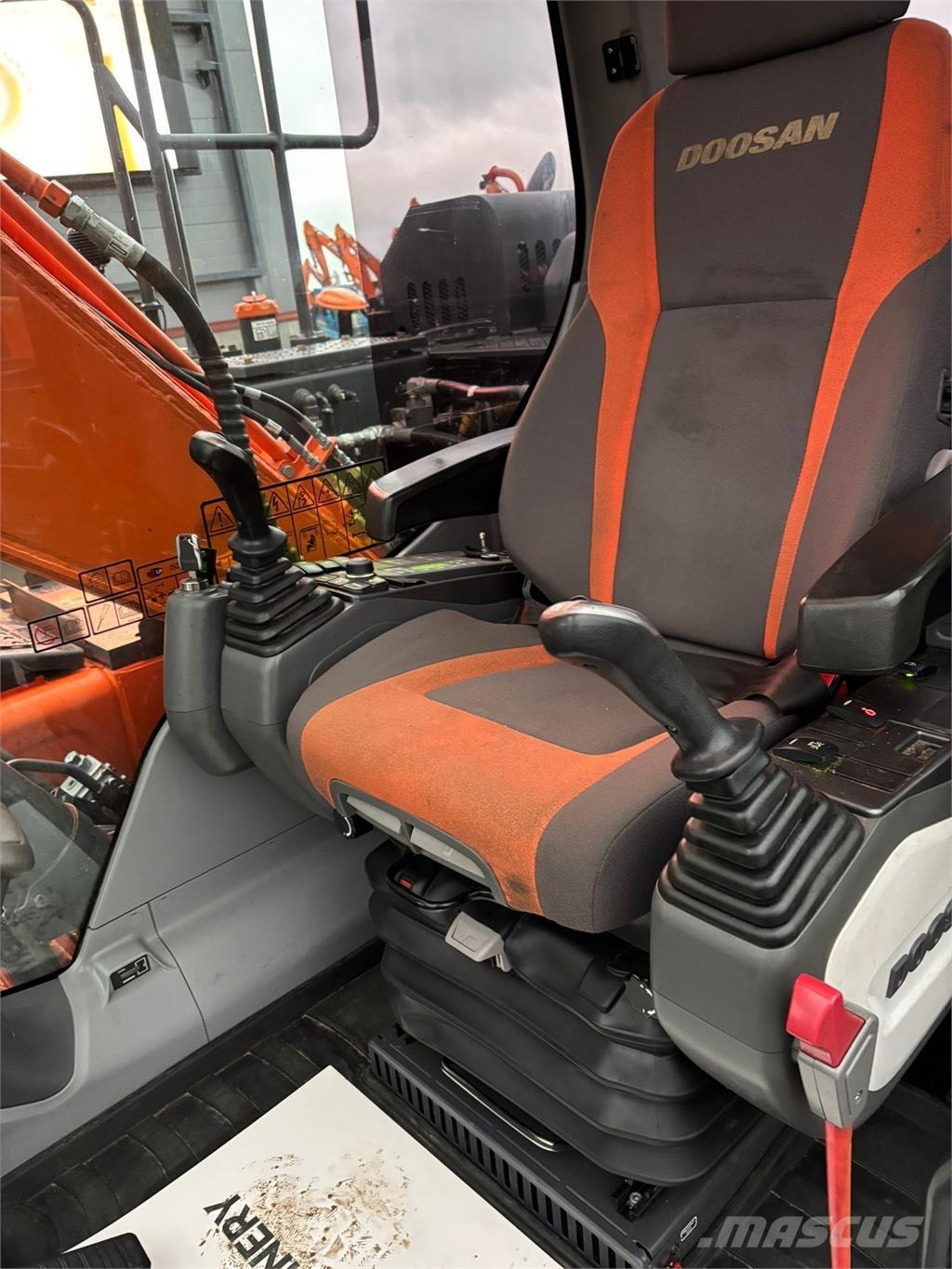 Doosan DX160LC-5 Bageri gusjeničari
