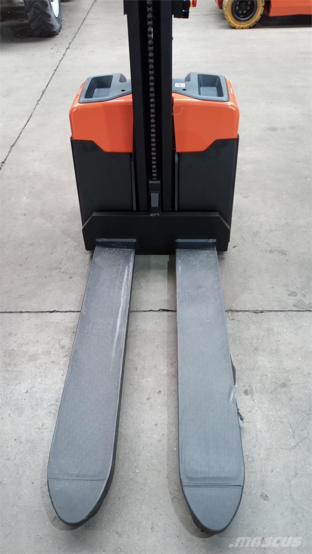 Toyota HWE100 Samopogonski ručni viličari