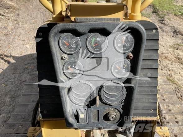 CAT D3G XL Buldožeri gusjeničari