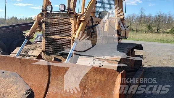 Komatsu D65P-7 Buldožeri gusjeničari