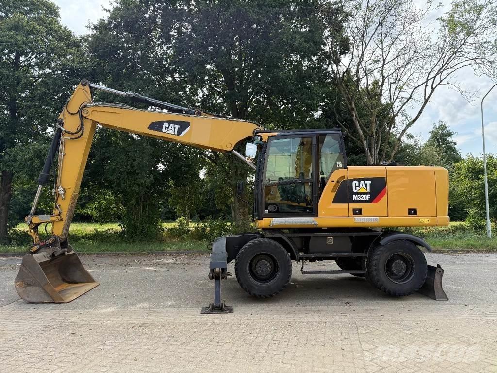 CAT M320F Bageri na kotačima