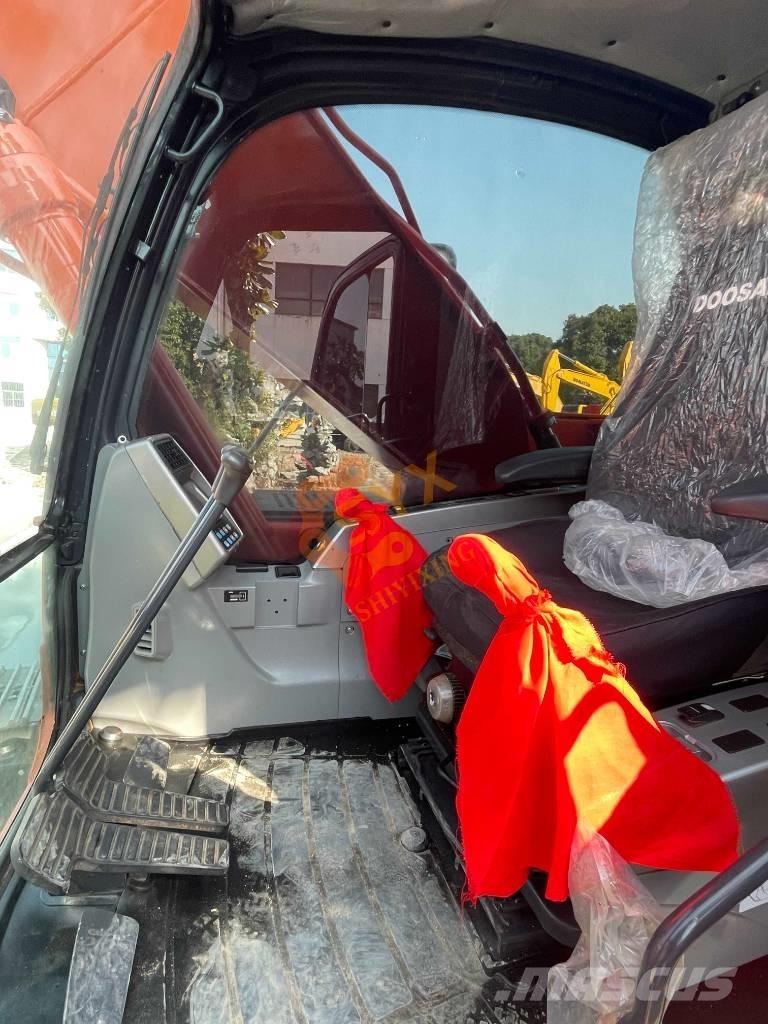 Doosan DX 225 LCA Bageri gusjeničari