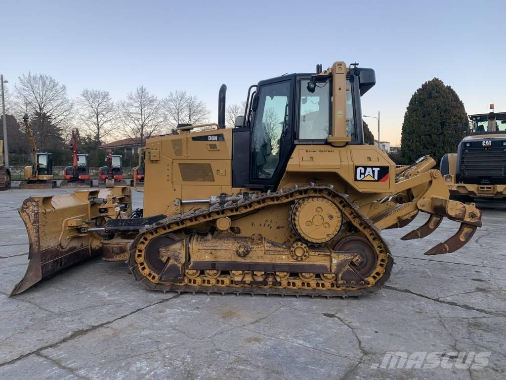 CAT D 6 N XL Buldožeri gusjeničari