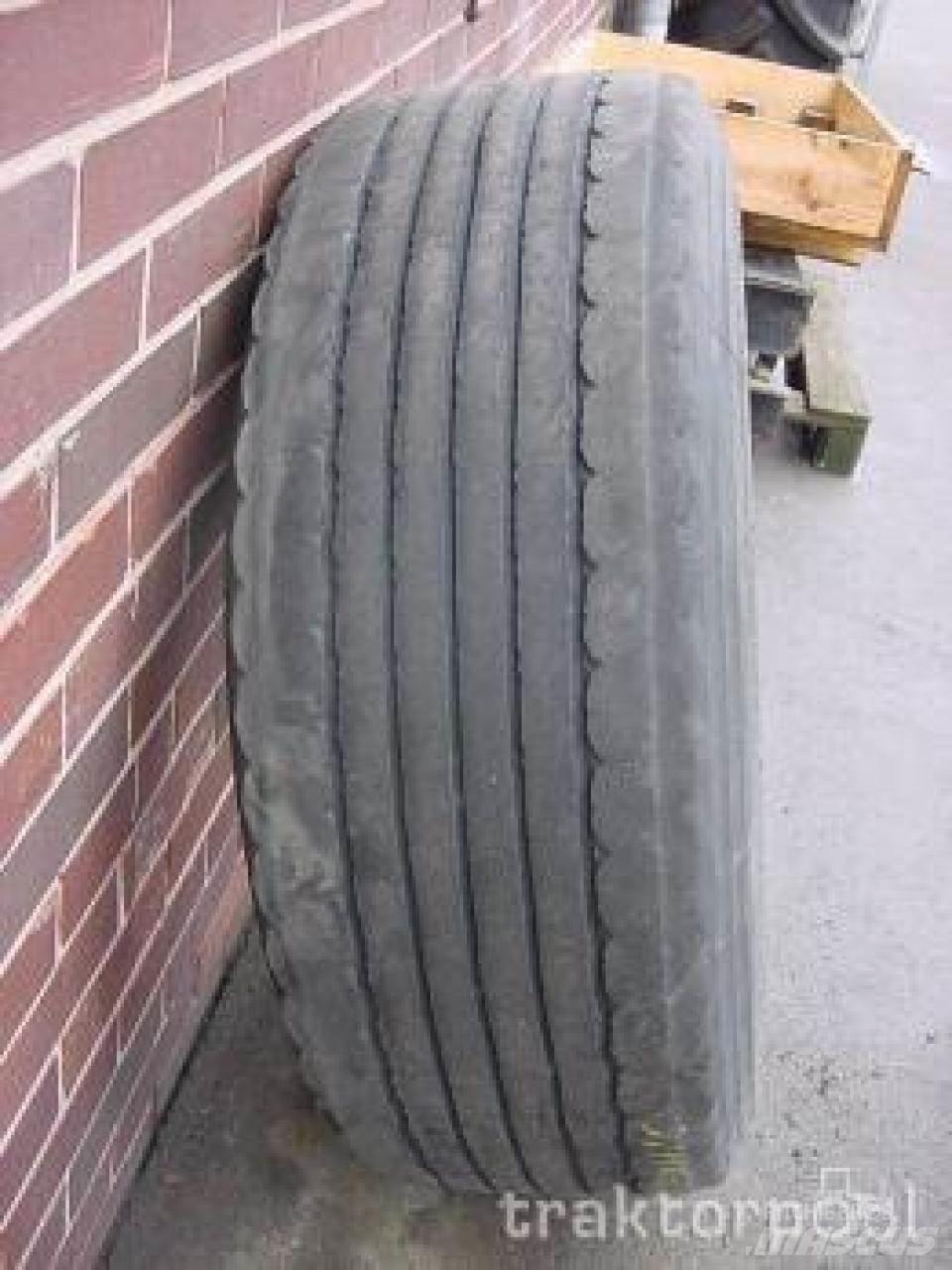  385/65 R 22,5 Gume, kotači i naplatci