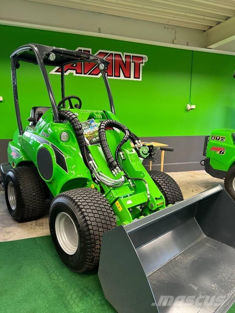 Avant 528 Skid steer mini utovarivači