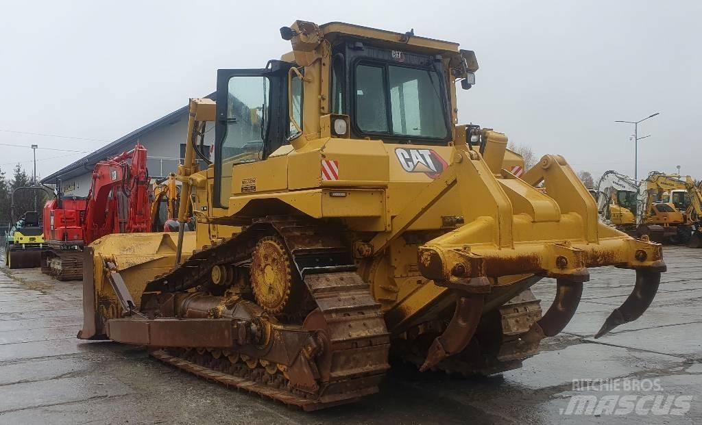 CAT D 6 T XL Buldožeri gusjeničari