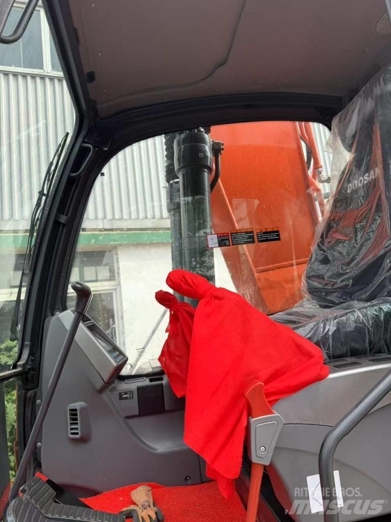 Doosan DX 225 LCA Bageri gusjeničari