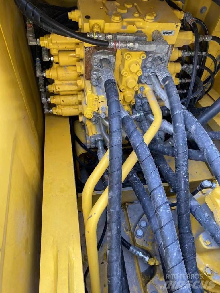 Komatsu 240LC-8 Bageri gusjeničari