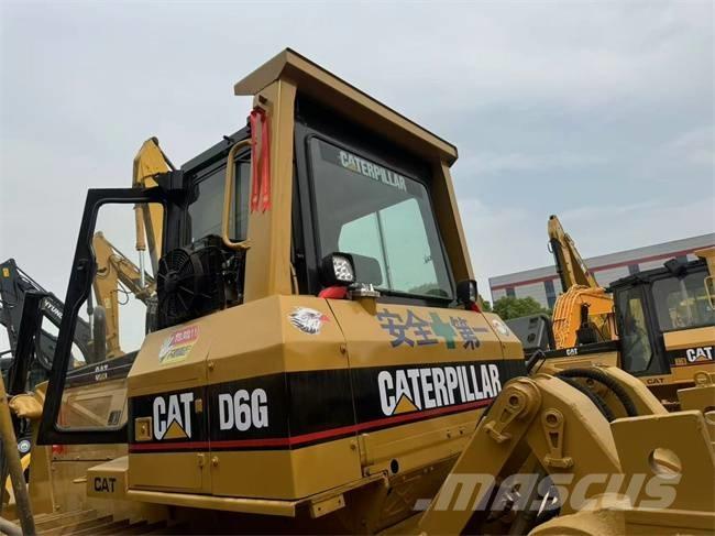 CAT D 6 G Buldožeri gusjeničari