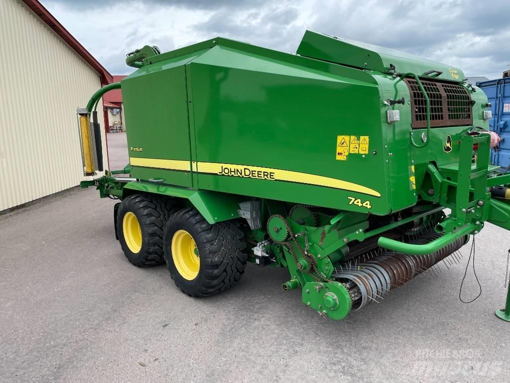 John Deere 744 H Rolo balirke