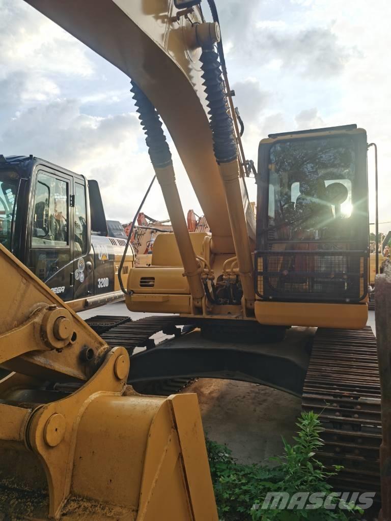 Komatsu PC 220-7 Bageri gusjeničari