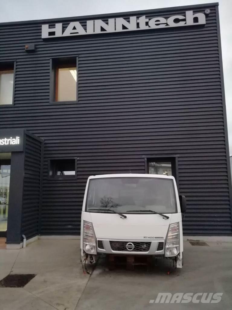 Nissan NT 400 Kabine i unutrašnjost