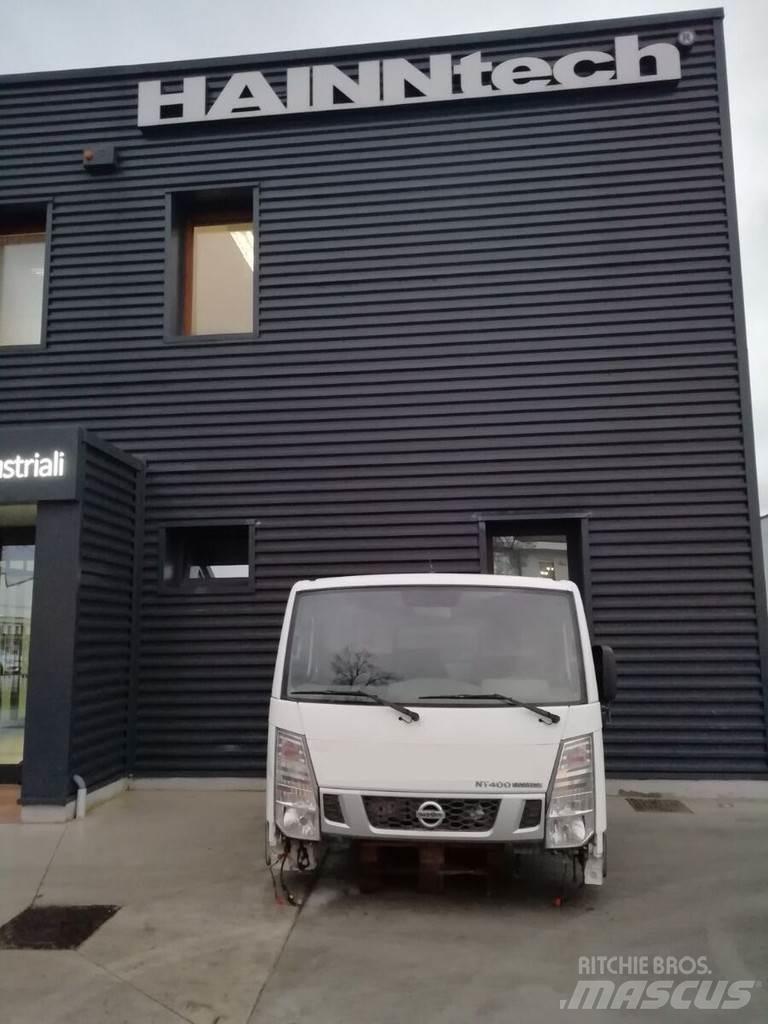 Nissan NT400 Kabine i unutrašnjost