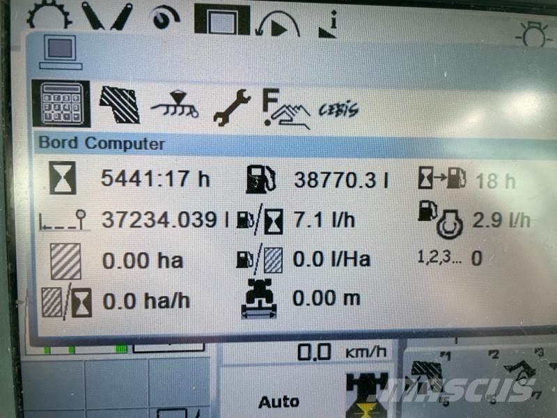 CLAAS ARION 550 Traktori