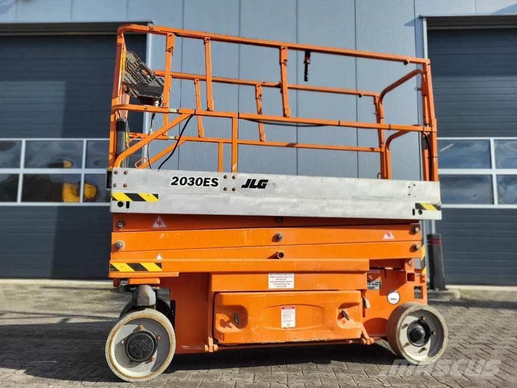 JLG 2030ES Škaraste platforme
