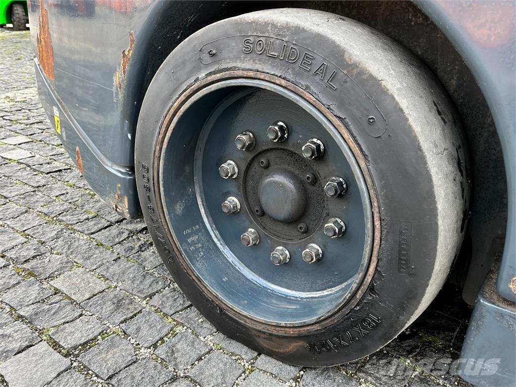 Aisle-Master 15NE Viličar za uske prolaze