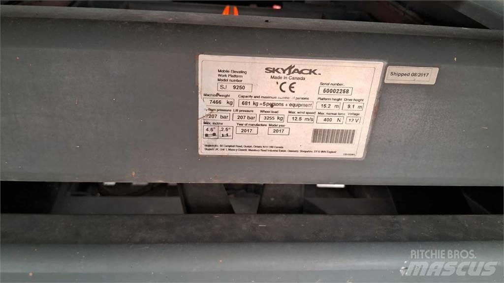 SkyJack 9250RT Škaraste platforme