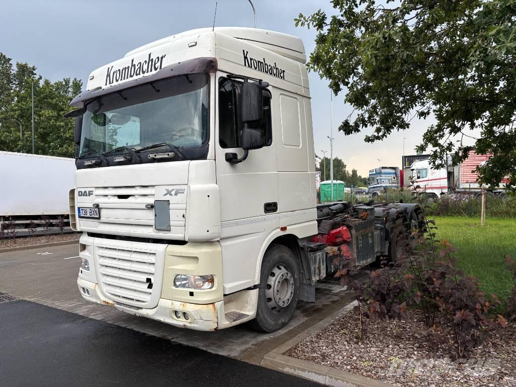 DAF XF 105 Rol kiper kamioni s kukama za dizanje