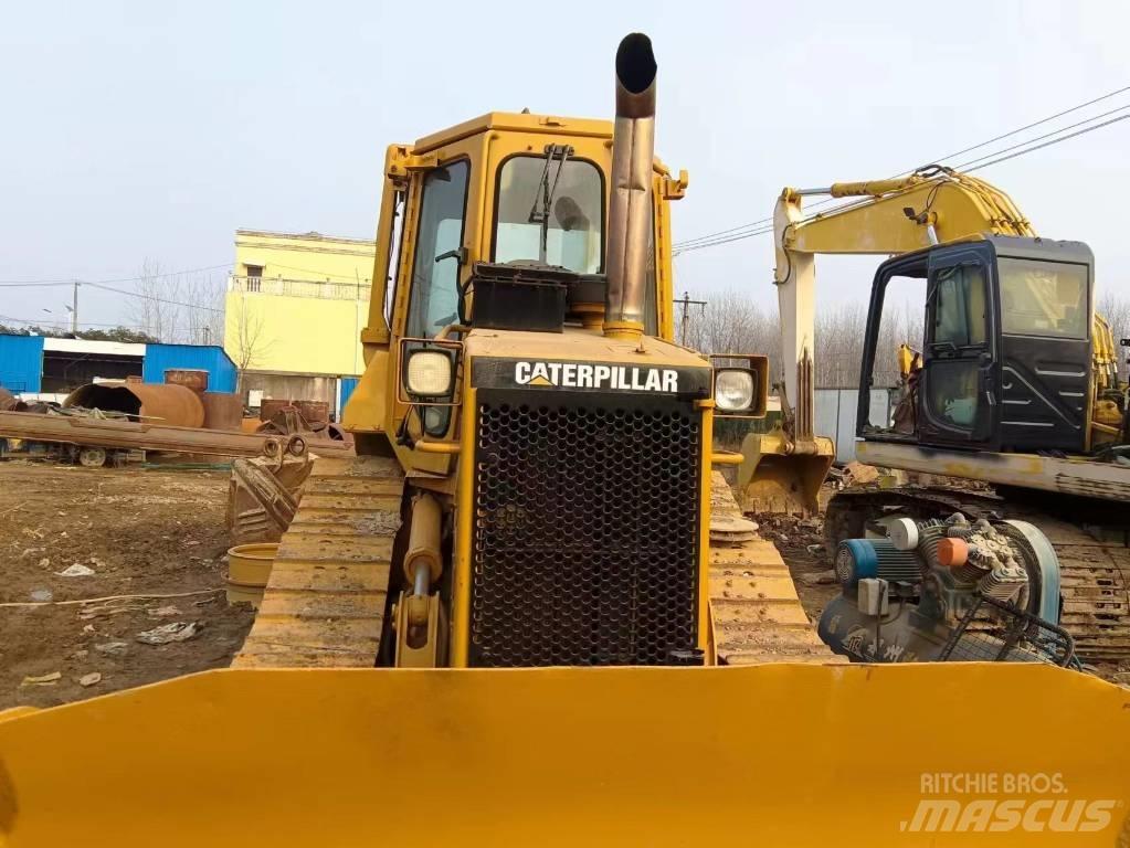 CAT D 4 H Buldožeri gusjeničari