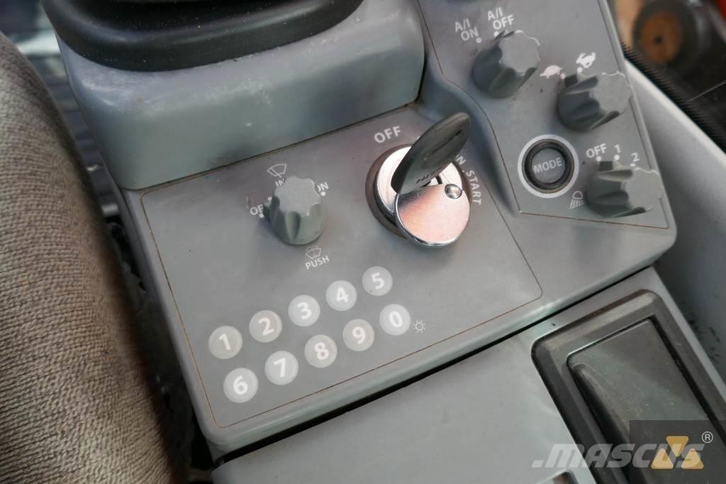 Hitachi ZX300LC-6 Bageri gusjeničari
