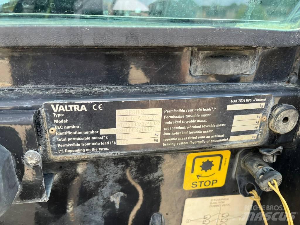Valtra A 93 Traktori