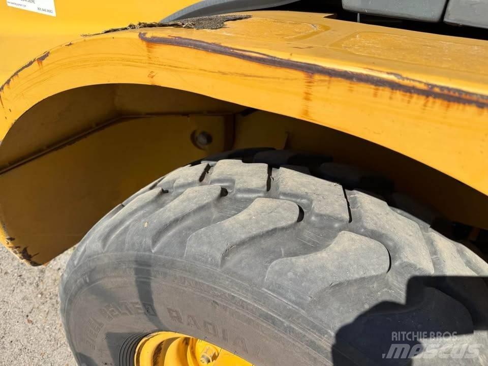 John Deere 244 J Utovarivači na kotačima