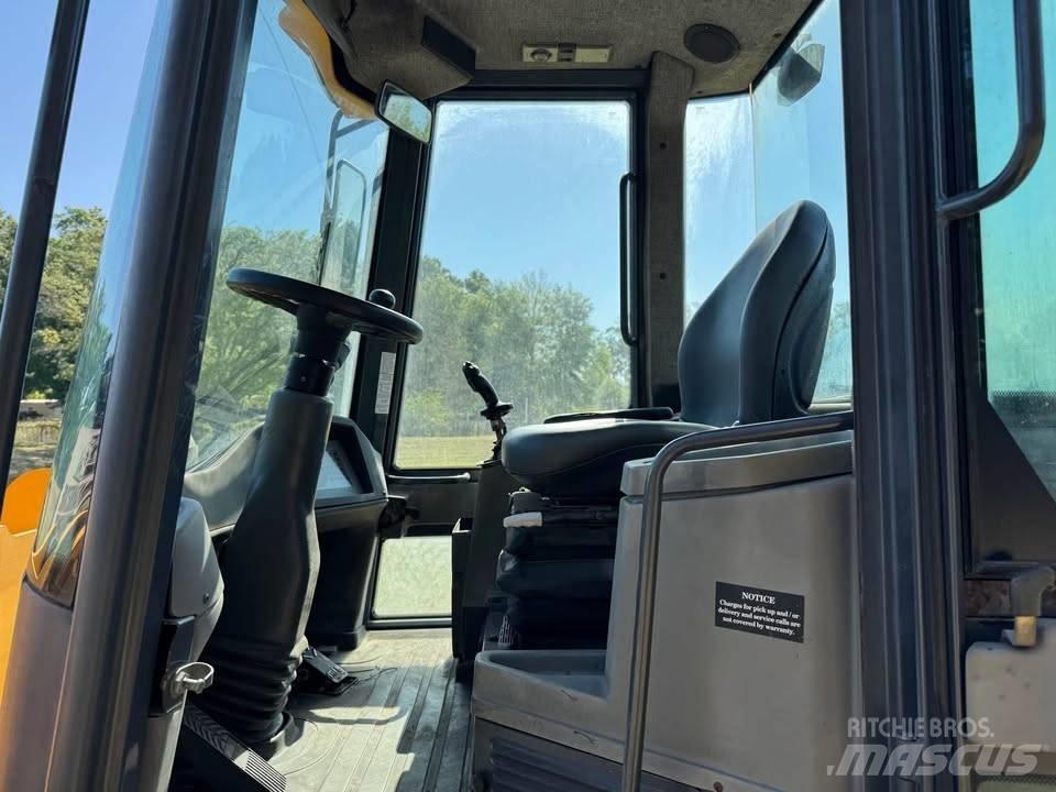 John Deere 244 J Utovarivači na kotačima