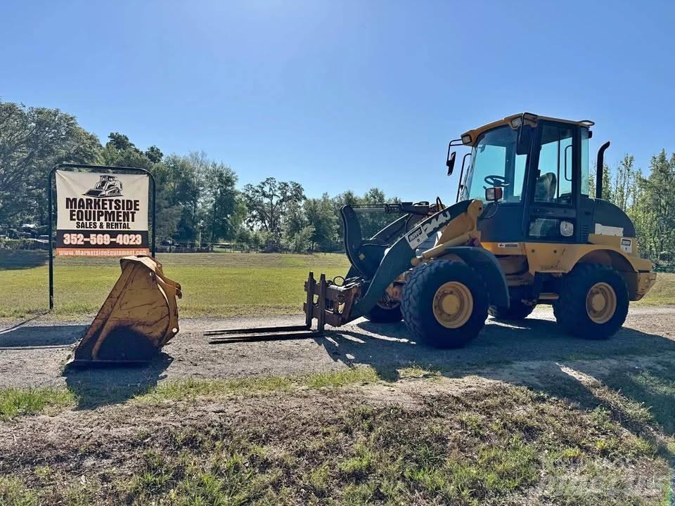 John Deere 244 J Utovarivači na kotačima